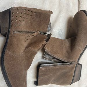 White mountain ankle boots size 8.5
